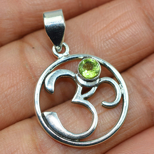 Colgante de peridoto con forma redonda de OM, joyería de plata de ley 925, joyería de plata al por mayor - Product Image 4
