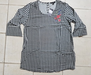 Chemise à carreaux à broderie florale pour femmes faite au Bangladesh en coton noir à manches évasées Blouse ample toutes saisons pour adultes pour le printemps - Product Image 1