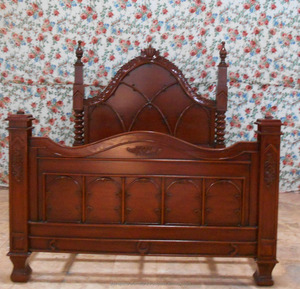 Cama Clásica Estilo Imperio - Muebles de Reproducción Antiguos de Caoba de Indonesia - Product Image 2