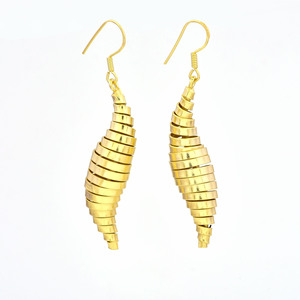 Pendientes de alambre de oreja colgantes chapados en oro de diseñador hecho a mano liso de Plata de Ley 925, pendiente de moda para regalo de boda. - Product Image 1