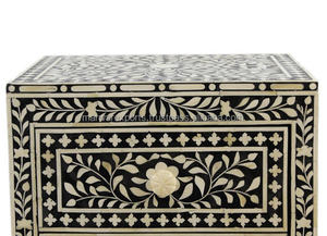 โต๊ะกระจกข้างเตียงประดับกระดูกลายดอกไม้สุดหรูพร้อมคุณสมบัติพับเก็บได้ไม้เอ็มดีเอฟสำหรับบ้านหรือวิลล่า - Product Image 2