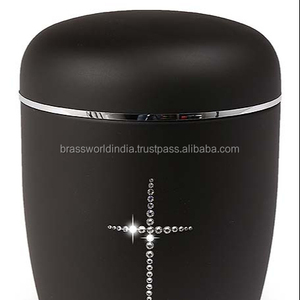 Urna Funeraria para Adultos Estilo Americano con Cruz, de Brassworld India Funeral Supplies - Product Image 1