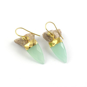 Aqua-pendientes de Calcedonia con forma de punta de flecha, joyería chapada en oro - Product Image 5