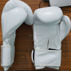 Guantes de boxeo blancos de diseño profesional y personalizado con combinación de colores y diseño de logotipo a medida. - Product Image 2