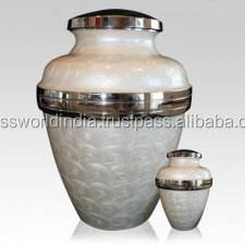 Urna de metal de estilo americano de Brassworld India Suministros funerarios Premium - Product Image 5