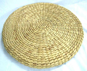 Panier de rangement tissé en jacinthe d'eau durable Organisateur de linge en bois coloré et source végétale Source de fibres textiles - Product Image 1