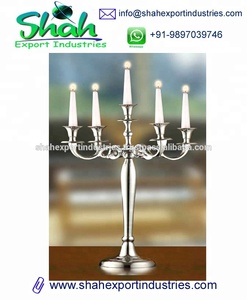 Candelabros de pie de aluminio niquelado hechos a mano para elevar velas cónicas de 5 brazos - Product Image 2