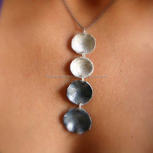 Collier pendentif personnalisé en laiton argenté à la mode couches conception chaîne de Style classique pour le cadeau de fêtes de mariage de la fête des mères - Product Image 1