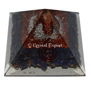 Pyramide d'orgone, 4 maquillage de pyramide Aventurine avec laiton et Point, acheter en ligne, Collection supérieure 2019 - Product Image 1