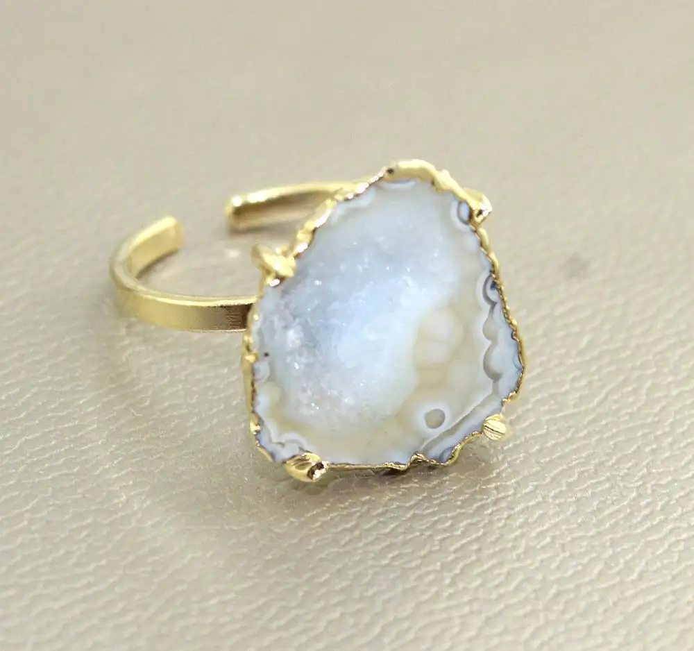 Goede Kwaliteit Echt Wit Kristal Geode Druzy Ring Messing Goud Galvaniseren Gerande Ring Prong Setting Edelsteen Verstelbare Ring