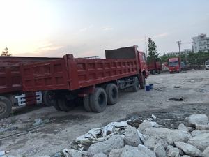 Howo Sinotruck a utilisé 40 tonnes 8x4 camion à benne basculante droite/gauche direction manuelle Diesel Euro 2 émission 251-350HP 150000kg GVW - Product Image 6