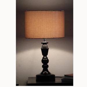 Lampe de table en bois de mangue noir brillant avec abat-jour en alliage pour bureau à domicile ou restaurants - Product Image 2