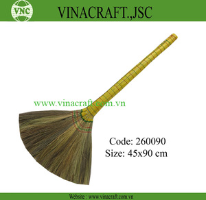 Escoba de paja suave estilo vietnamita, palillo recogedor de plástico de PVC de madera de bambú con cabeza de hierba embalado en bolsa - Product Image 2