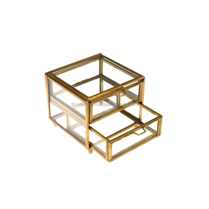 กล่องใส่เครื่องประดับแก้วพร้อมกรอบทองเหลืองและลิ้นชักสำหรับจัดเก็บ - Product Image 1