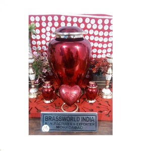 Conjunto de urna roja con recuerdo y recuerdo de corazón, suministros funerarios, Brassworld, India - Product Image 3