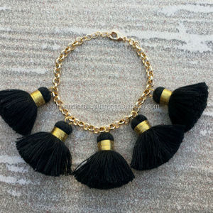   Bracelet à breloques magiques fait main avec pompon, Bracelet à breloques dorées, Bracelet à pompons, Bijoux à pompons - Product Image 1