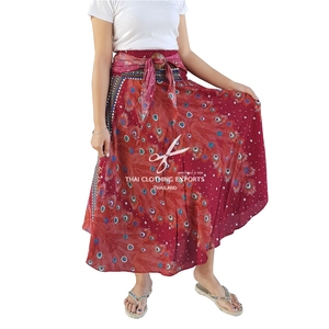 กระโปรงยาวพิมพ์ลายขนนกยูงพร้อมหัวเข็มขัดมะพร้าว - Product Image 1