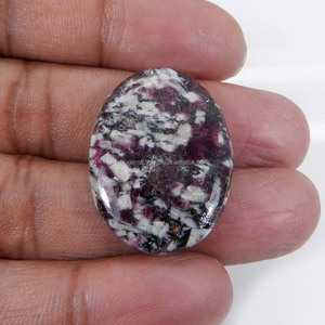 Ishu Gems - Gema Suelta de Eudialita Rosa Natural de 29.70 Ct, Cabujón Ovalado de Rusia para Joyería - Product Image 3