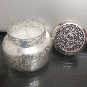 แก้วแก้บนขวดเชิงเทียนที่มีฝาปิดโลหะสลักสำหรับบ้านโรงแรมร้านอาหารตกแต่ง - Product Image 1