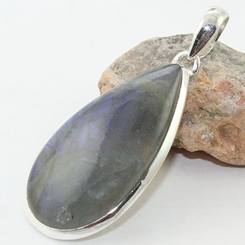 Stunning labradorite gemstone 925 sterling silver jewelry with elegant look and classic Pendant