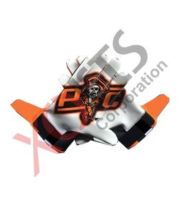 Guantes de fútbol con estampado de piratas hechos a medida, transpirables, de talla grande, equipo de fútbol americano, silicona ultraadhesiva, fabricados en Pakistán - Product Image 1