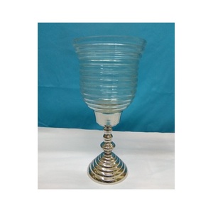 Bougeoir en métal fait à la main avec bougeoir votif en verre pour décoration de mariage bougeoir votif en verre - Product Image 1