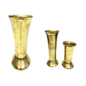 Vase à fleurs antique fini or tendance de l'industrie Décoration de la maison et du mariage pour le jardin et l'intérieur Vase en métal - Product Image 1