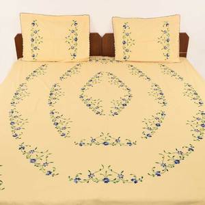 Sábana de cama de color Beige hecha a mano, pétalos azules bordados a mano de la India y hojas verdes - Product Image 1