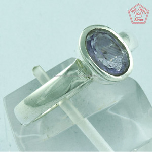 Bague en argent sterling 925 avec petite pierre précieuse d'améthyste et belle conception - Product Image 2
