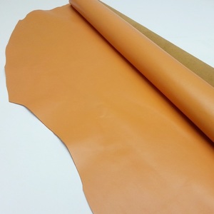 Piel de cabra Azul Ecológica Premium con tipo de grano chapado para bolsos con patrón terminado - Product Image 6