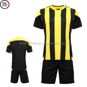 Maglia <span class=keywords><strong>da</strong></span> <span class=keywords><strong>calcio</strong></span> a maniche corte <span class=keywords><strong>da</strong></span> <span class=keywords><strong>calcio</strong></span> a sublimazione di servizio OEM <span class=keywords><strong>da</strong></span> uomo maglia sportiva <span class=keywords><strong>pantaloncini</strong></span> e pantaloni <span class=keywords><strong>da</strong></span> squadra maglia uniforme - Product Image 4