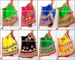 Dupatta-Chaniya Choli de Algodón con Parches y Pompones de Estilo Indio Fusion - Dupatta de Moda Boho Gitana - Product Image 5