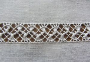 Các Đường Viền Thêu Bằng Tay Trong Nhà Máy Thêu - Product Image 2