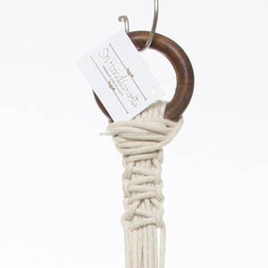 Colgador de plantas de macramé hecho a mano, Felicidad hecha a mano - Product Image 1