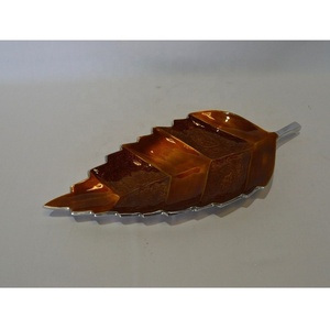 Assiette de service de luxe moderne et élégante en aluminium de forme de feuille, design et décoratif, vente chaude, sans danger pour les aliments - Product Image 3