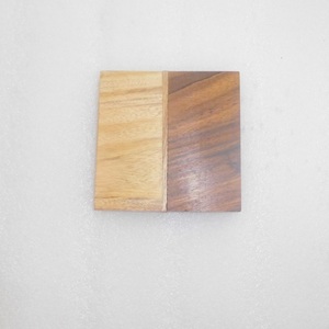 Posavasos cuadrado personalizado de madera Natural, dos tonos, Juego de 4 - Product Image 3