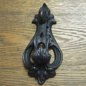 Heurtoir de porte en fonte vintage orné de motifs floraux Décoration intérieure classique pour une entrée élégante - Product Image 1
