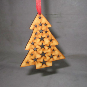 Ornement d'arbre de Noël étoilé en bois Décoration de vacances festive écologique avec ruban rouge - Product Image 1