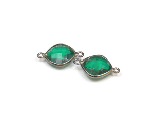 Magnifique connecteur artisanal en argent sterling avec quartz vert, serti en forme de coussin de 12 mm, disponible en simple ou double attache, plaqué or 18 carats - Product Image 4
