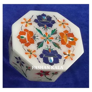 Caja de Joyería de Mármol Blanco con Incrustaciones de Nácar Indio, Diseño Más Reciente y Atractivo, Hecha a Mano, en Forma Octagonal - Product Image 1