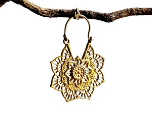 Pendientes de Aro Tribales de Latón Estilo Bohemio Étnico Dorado, Diseño Floral, Idea de Regalo Perfecta al por Mayor para Mujer - Product Image 2