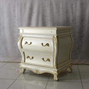 Meubles en bois peints - Ensemble de chambre à coucher Versailles en blanc et argent avec ornements sculptés - Product Image 3