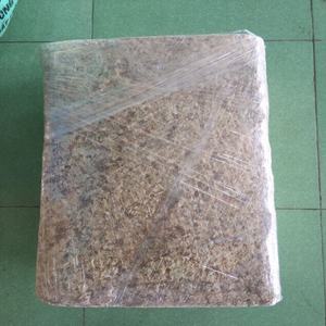 Ropa de cama de caballo seco de virutas de madera de pino y acacia a buen precio para uso animal - Product Image 4