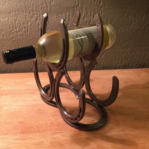 Estante de vino montado en la pared de Metal rústico oscuro con estantes y malla decorativa, estante de vino y licor y soporte para armario - Product Image 4