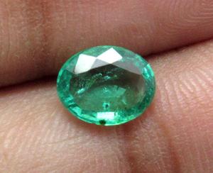 พลอยคาโบชองอัญมณี1.15กะรัตทรงรีสีเขียวมรกตธรรมชาติขนาด8x6มม - Product Image 5