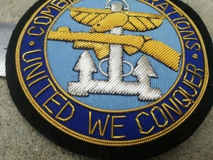 เสื้อเบลเซอร์ปักลายด้วยมือแฟชั่นป้ายสัญลักษณ์กีฬาเส้นไหมโลหะแบบเย็บติดด้วยเลื่อมเข็มนิรภัย - Product Image 3