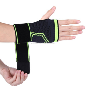 ที่รัดข้อมือพร้อมที่รัดมือปรับระดับได้อุปกรณ์พยุงมือแบบพรีเมี่ยมสำหรับบรรเทาอาการปวดข้อมือ-ปรับได้ - Product Image 1