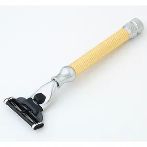 Классическая бритва с двойной кромкой и латунной ручкой для мужчин