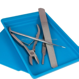 Pinza de Podología encarnada con diseño de punta fina para usar en los dedos - Product Image 1