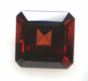 Natürlicher roter Granat Mischform Facettierter Schnitt Halbe del stein Granat Hochwertige kalibrierte Größe Roter Granat für Schmuck